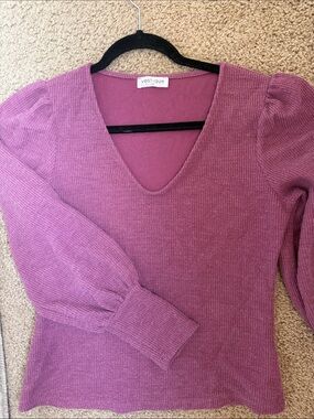 vestique Puff Sleeve V‑Neck Sweater Top in Mauve Pink